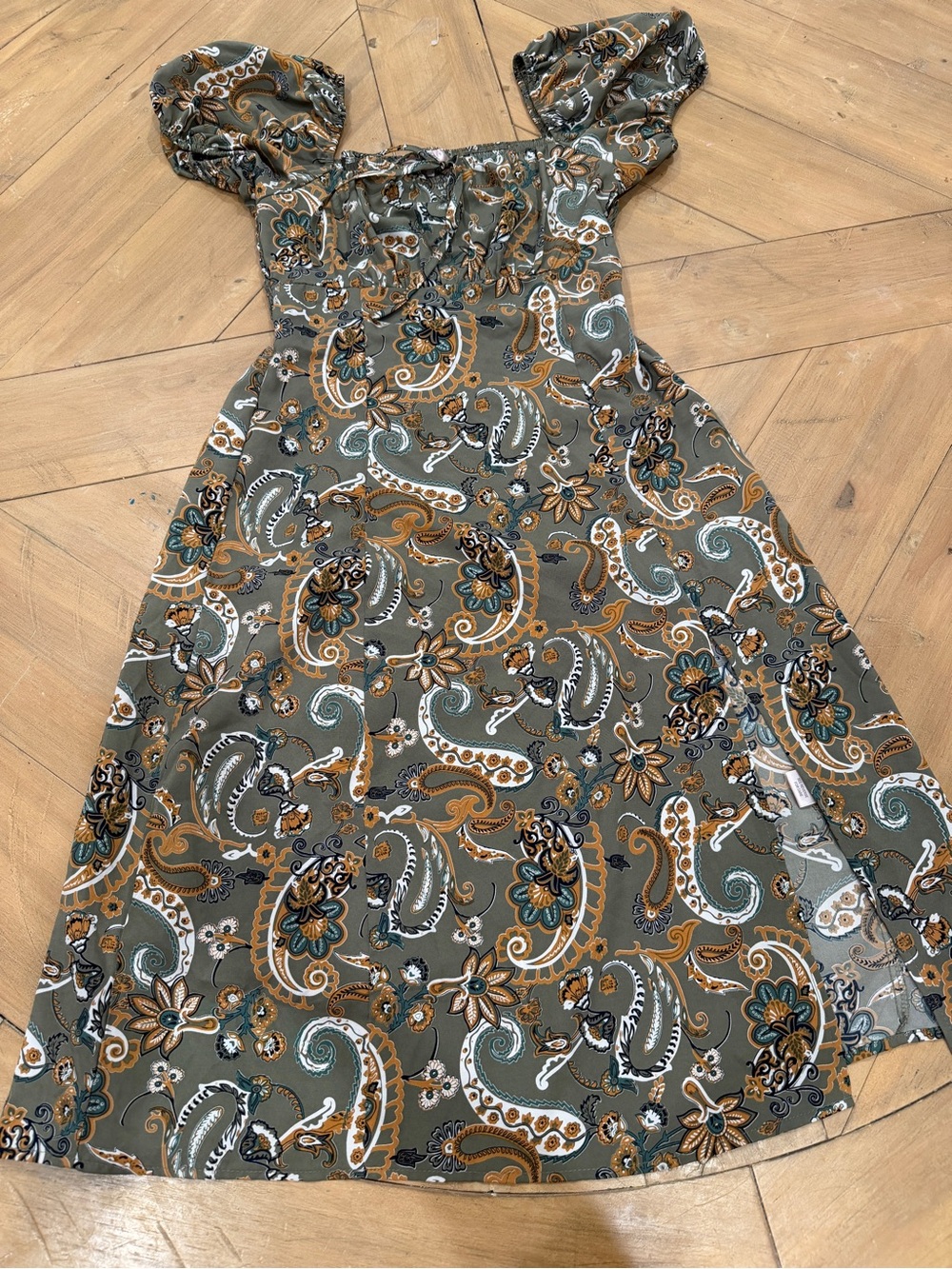 Dizzy Lizzy Women's Olive Paisley Puff-Sleeve Dress Small